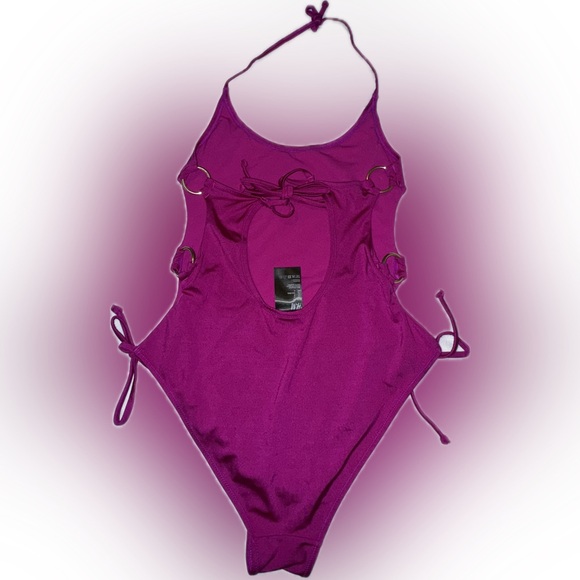 One piece bathing suit - Picture 1 of 2